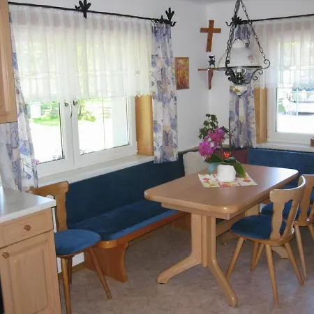 Haus Hubertusheim アパート シュラートミンク